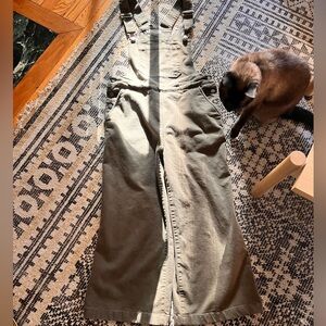 Cute Bridge & Burn olive green cropped twill overalls size 29 6-8 GUC